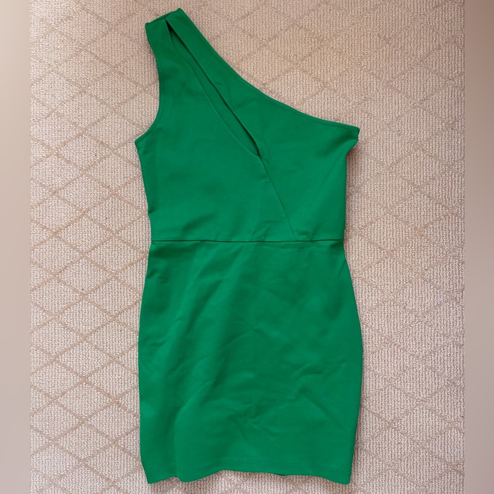 Superdown Vibrant Green One-Shoulder Dress